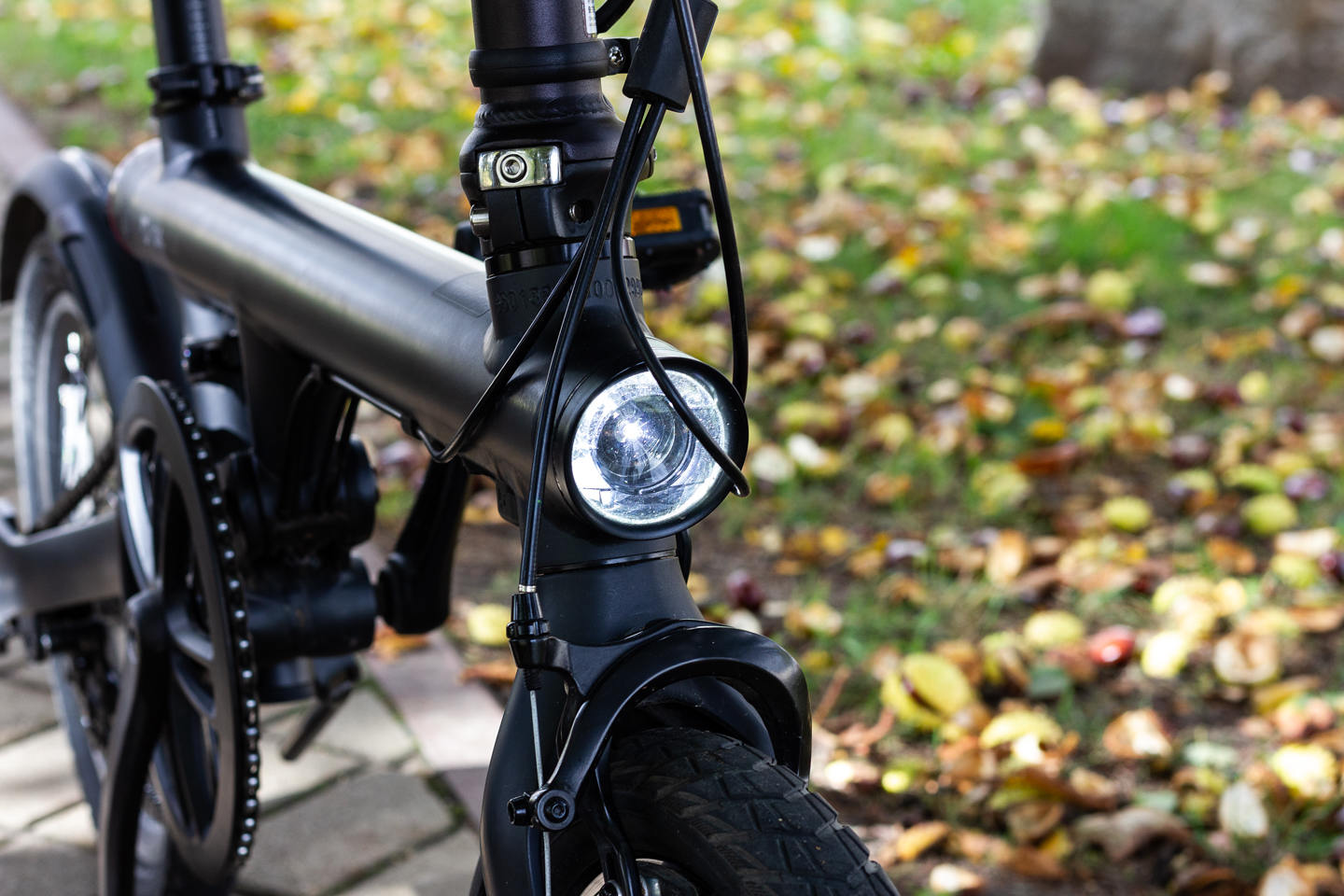 Таня и её электровелосипед Xiaomi QiCycle